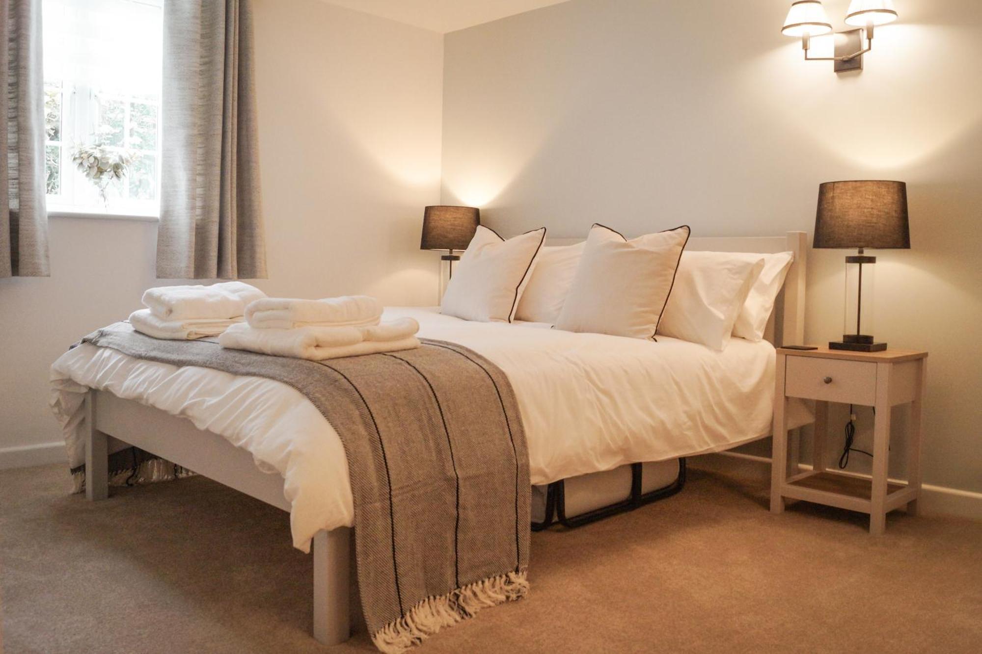 Lemon Tree Inn - Newly Refurbished Coastal Stay Swyre Exterior photo