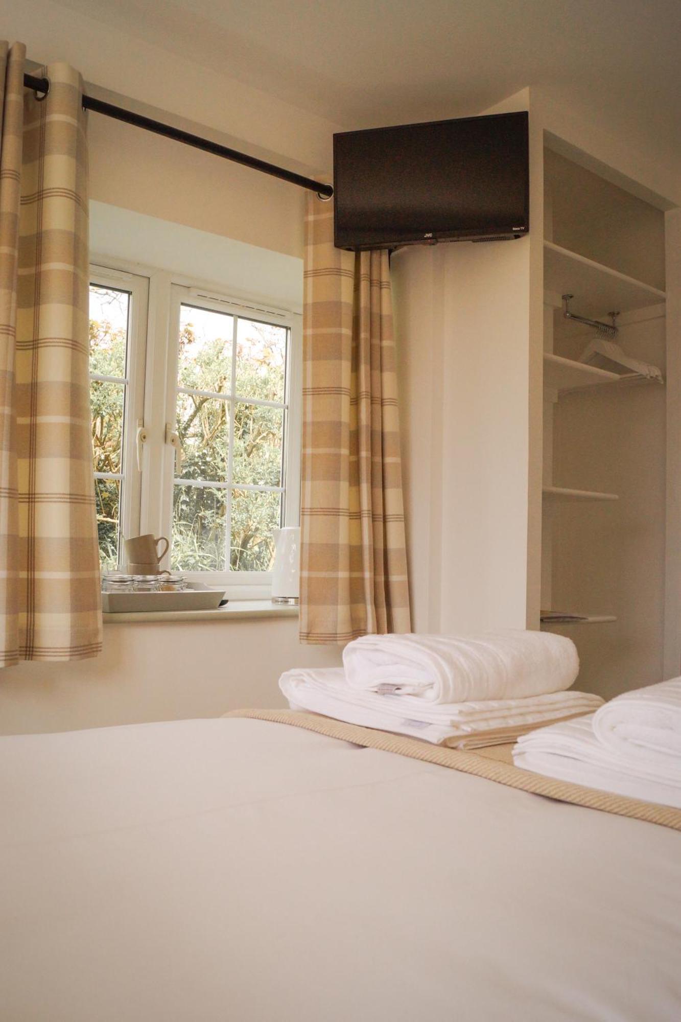 Lemon Tree Inn - Newly Refurbished Coastal Stay Swyre Exterior photo