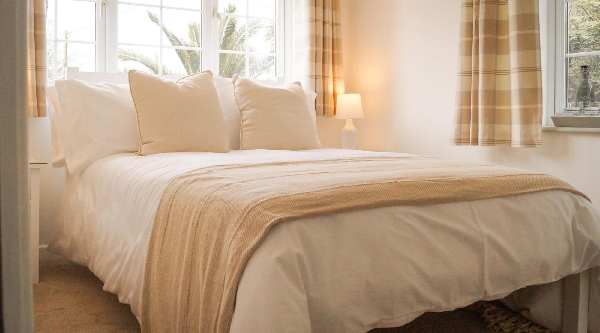Lemon Tree Inn - Newly Refurbished Coastal Stay Swyre Exterior photo