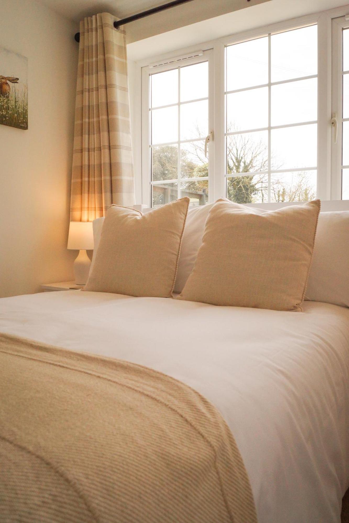 Lemon Tree Inn - Newly Refurbished Coastal Stay Swyre Exterior photo