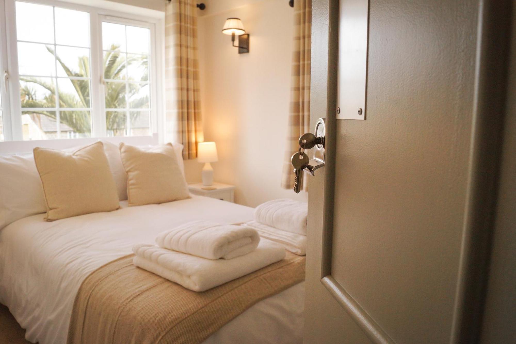 Lemon Tree Inn - Newly Refurbished Coastal Stay Swyre Exterior photo