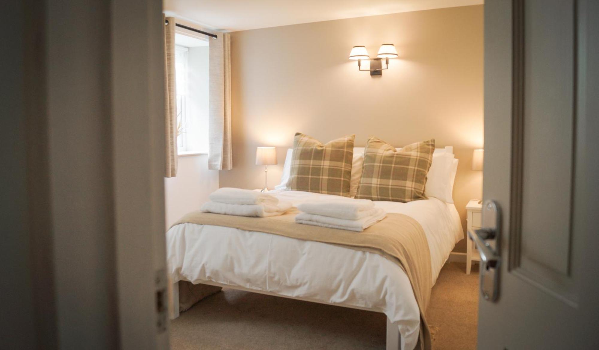 Lemon Tree Inn - Newly Refurbished Coastal Stay Swyre Exterior photo